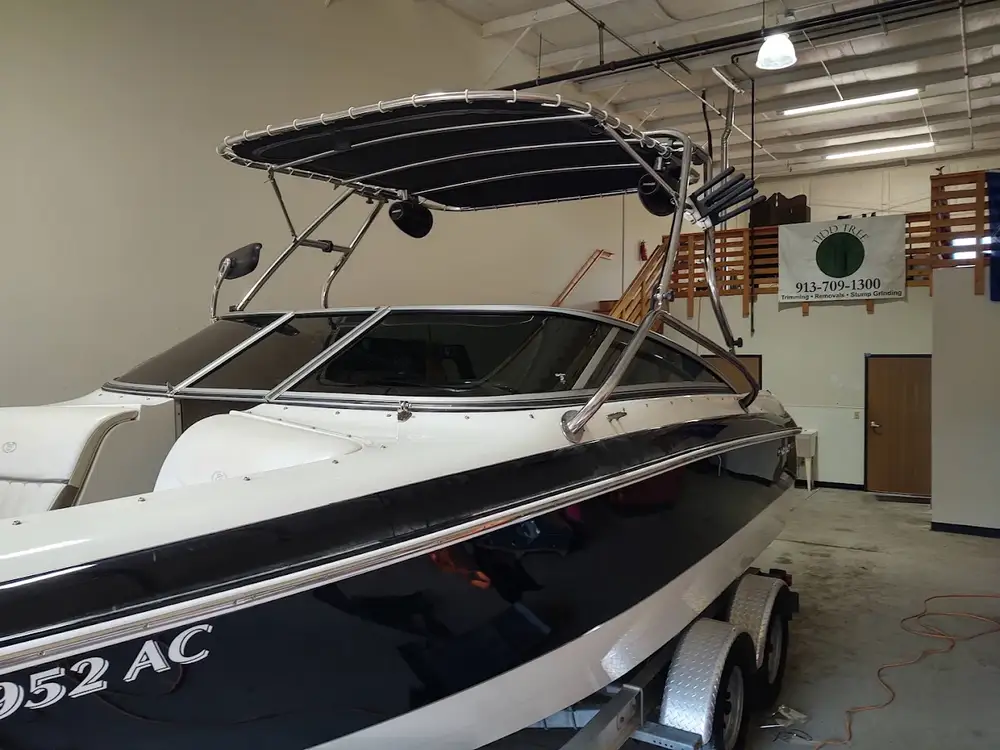 Boat windshield tint